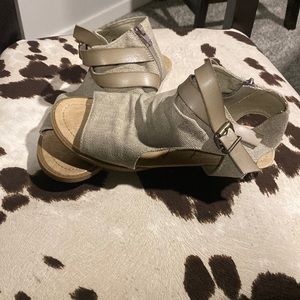 Blowfish sandals size 8